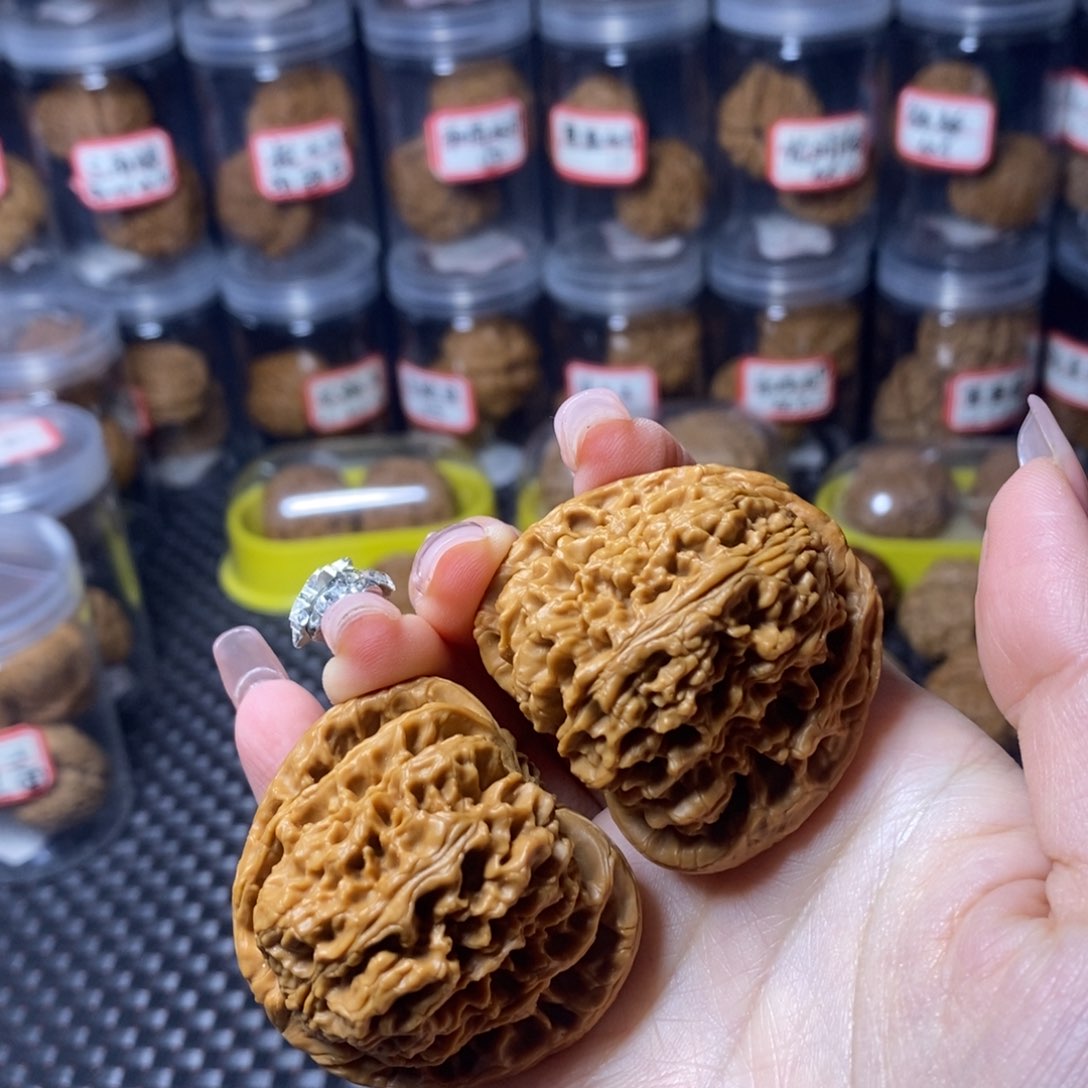 文玩核桃吊坠南疆石45.5