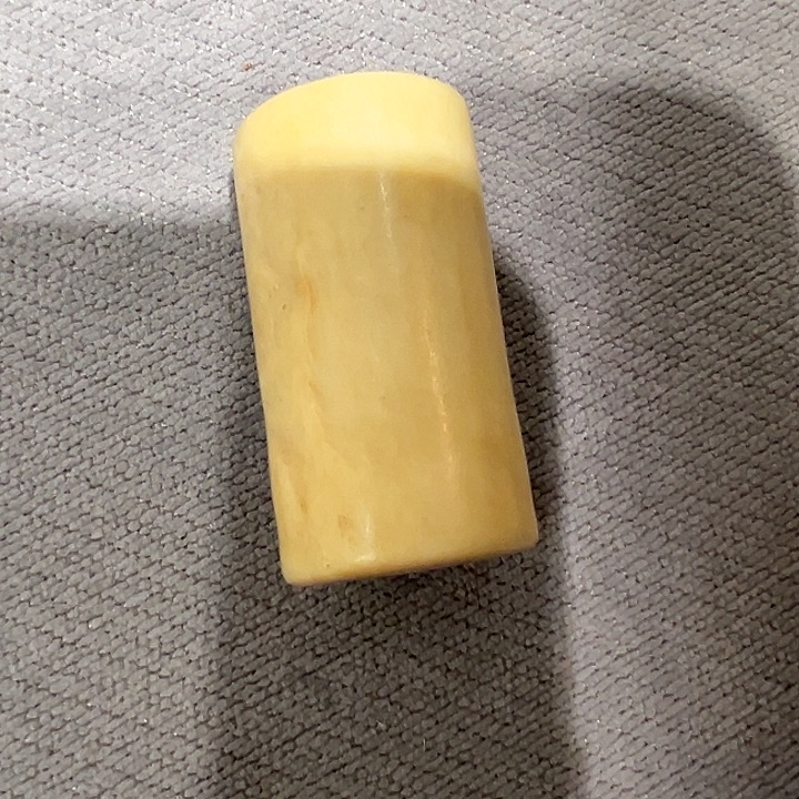透闪石质玉未镶嵌颈饰