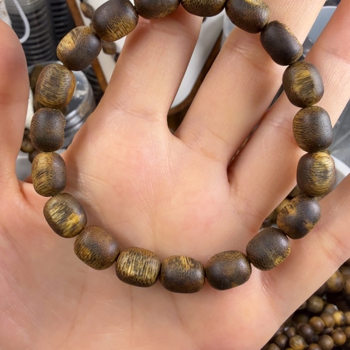 沉香碎屑沉香莺歌绿奇楠08留疤单圈