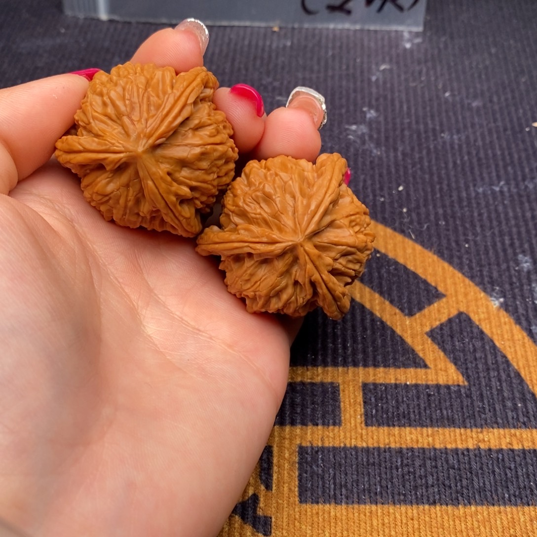 q***3文玩核桃吊坠白狮子