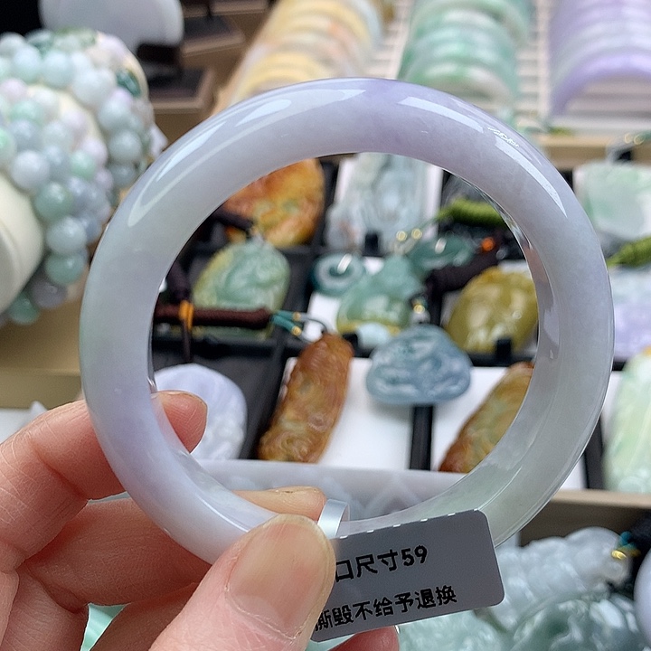 翡翠手镯未镶嵌吊坠