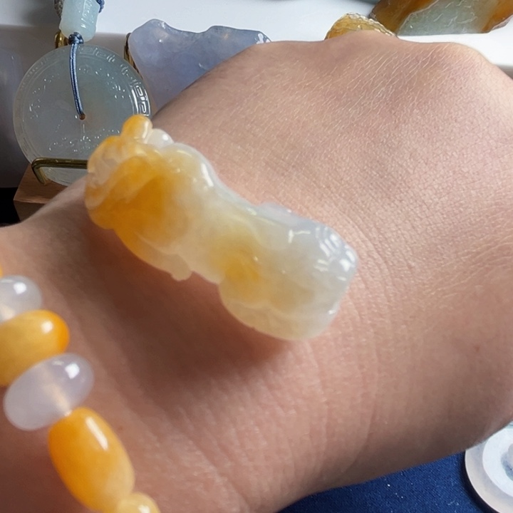 别***位翡翠未镶嵌颈饰天然翡翠