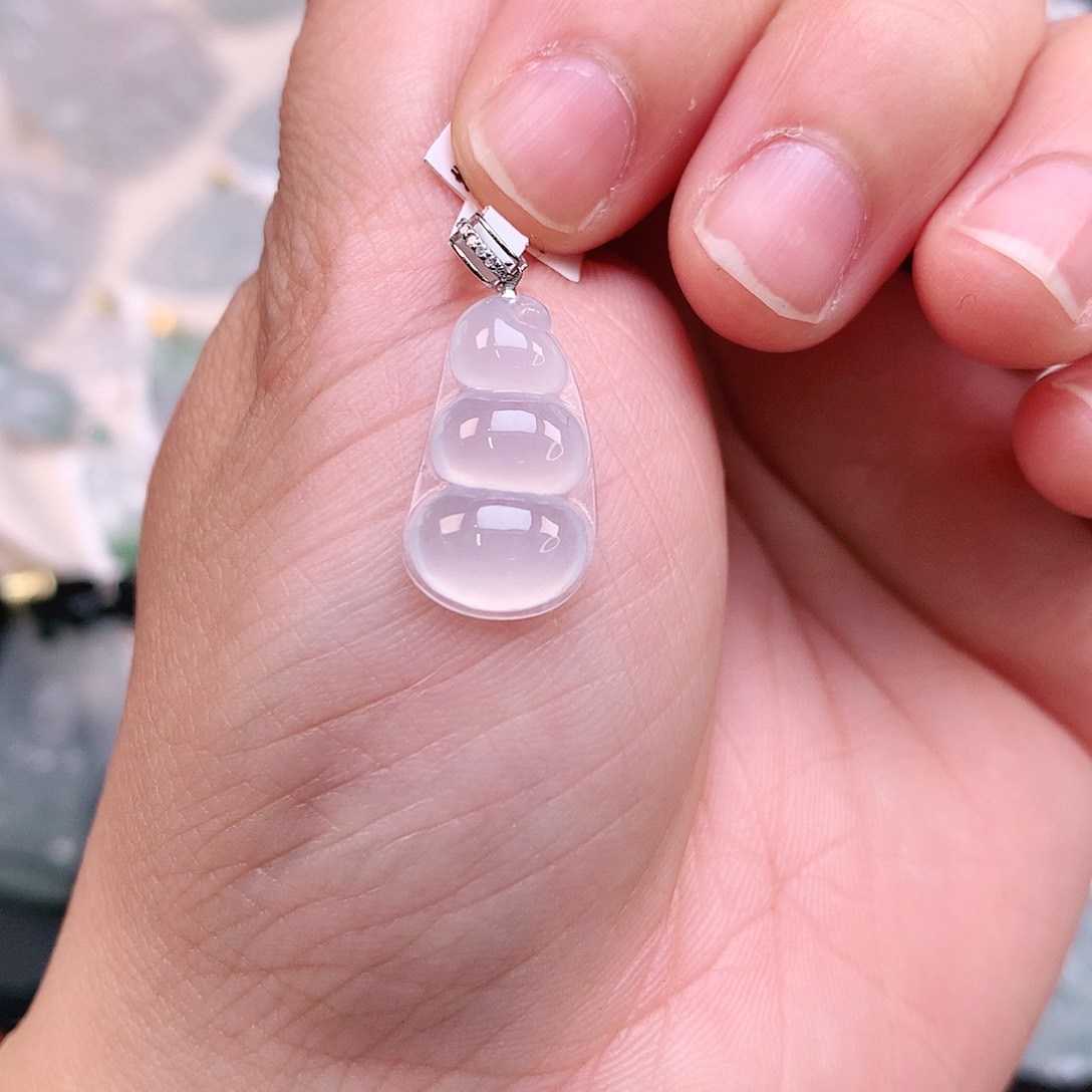 翡翠颈饰18K金镶嵌高冰小豆