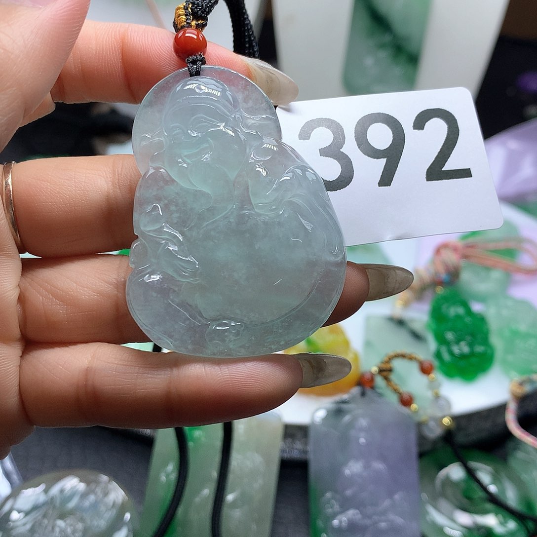 翡翠吊坠(赠链)未镶嵌