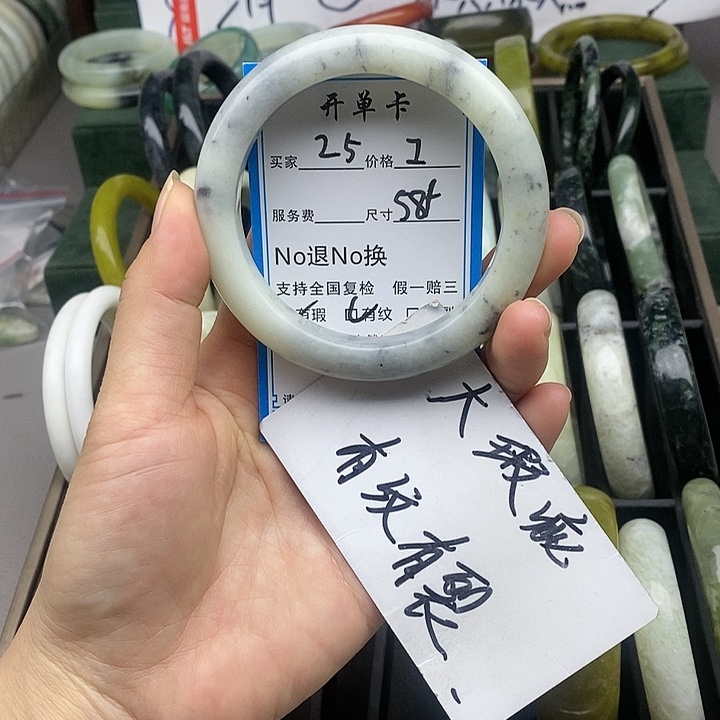 蛇纹石玉未镶嵌手镯