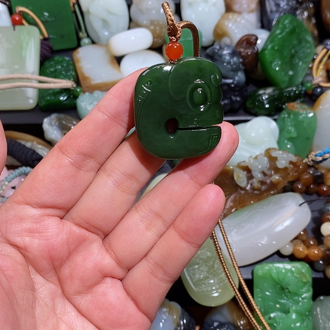 和田玉挂件未镶嵌派****Y