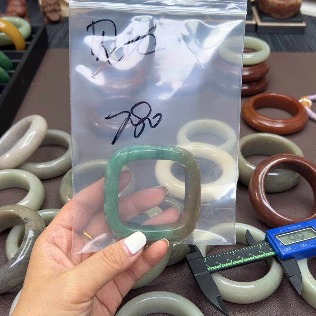 石英质玉手镯未镶嵌贝****馆