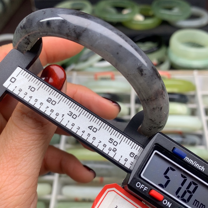 蛇纹石玉未镶嵌手镯960