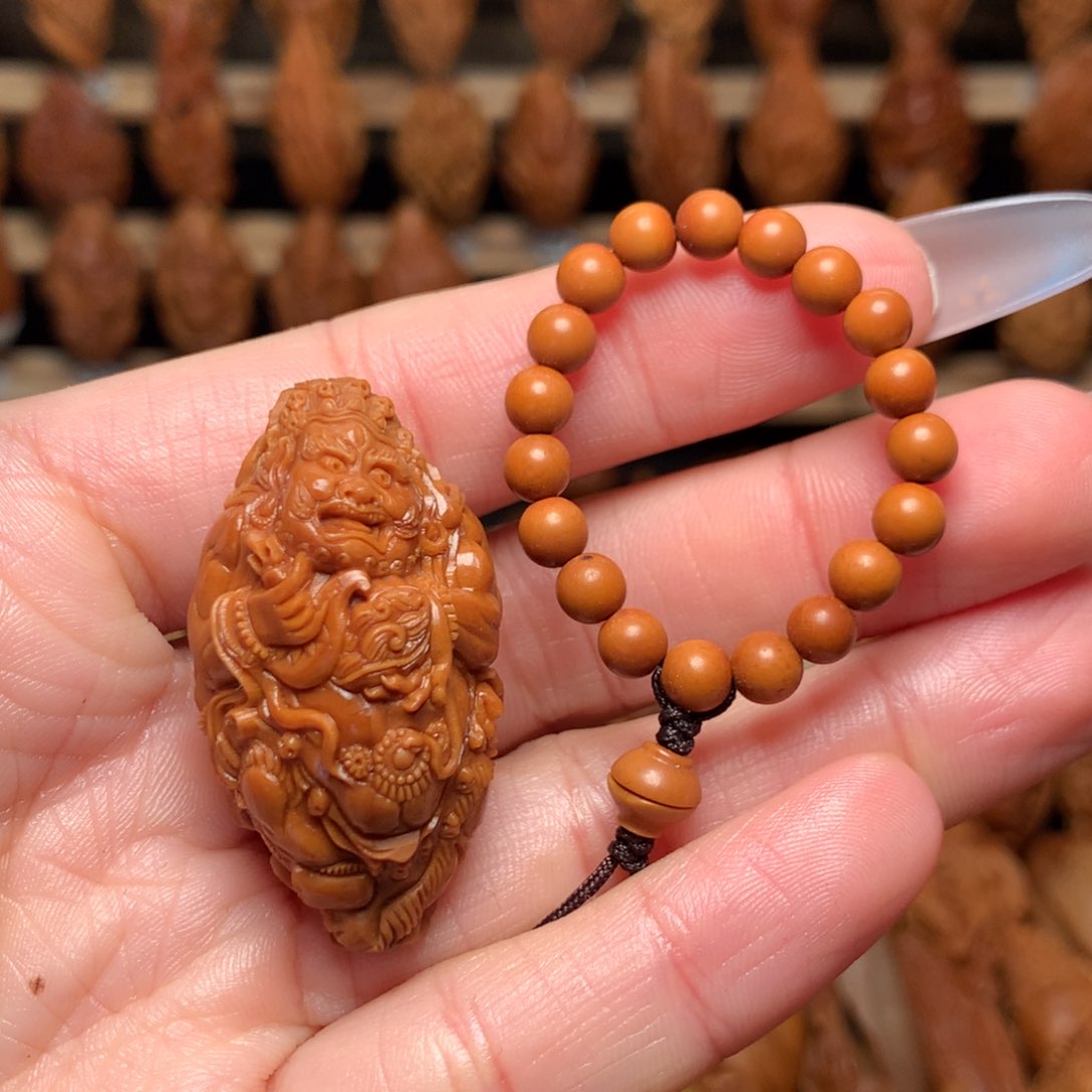 把件橄榄核笑**云六臂大黑天