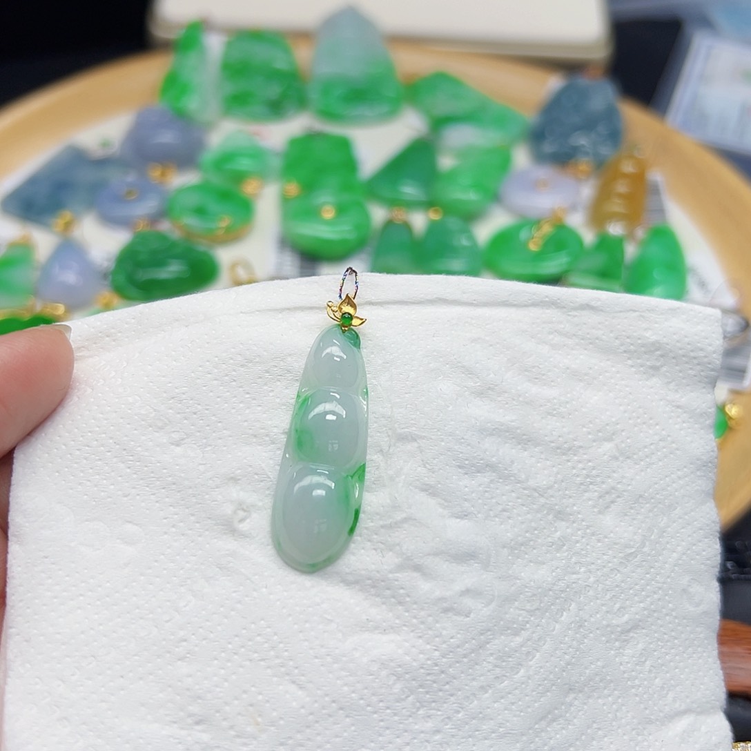 翡翠颈饰18K金镶嵌天然缅料A货一件