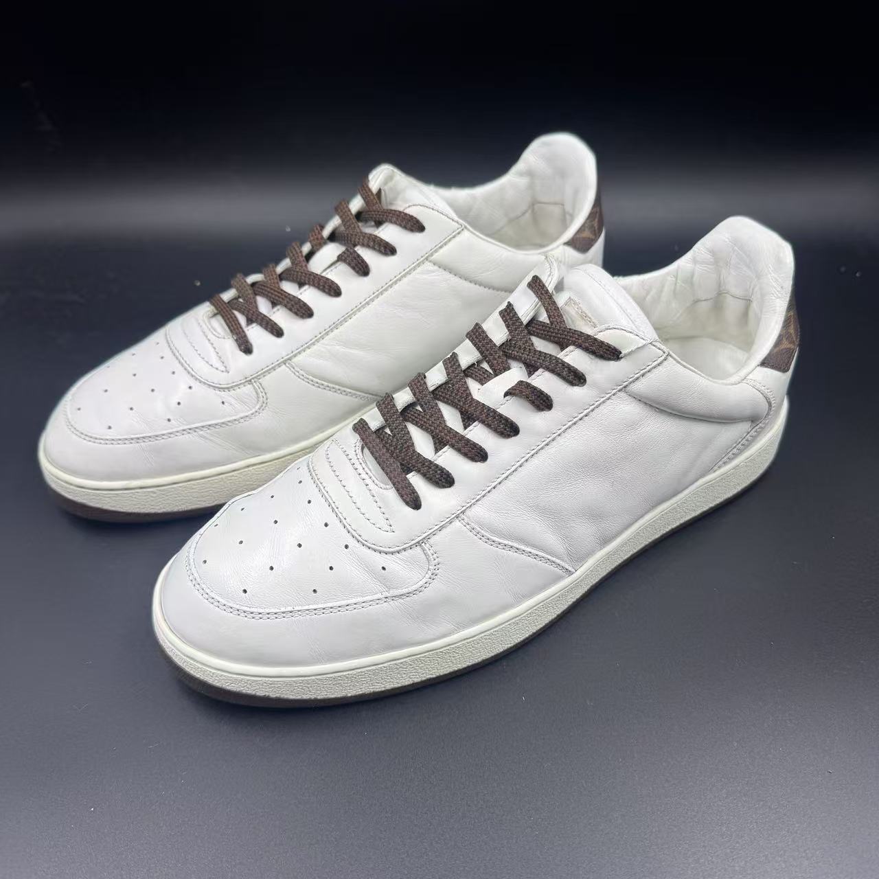 95新 LouisVuitton/路易威登 男士白色棕老花休闲板鞋42码 ca218t