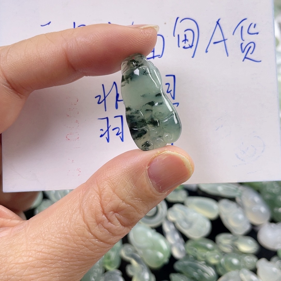 翡翠颈饰未镶嵌佛手瓜