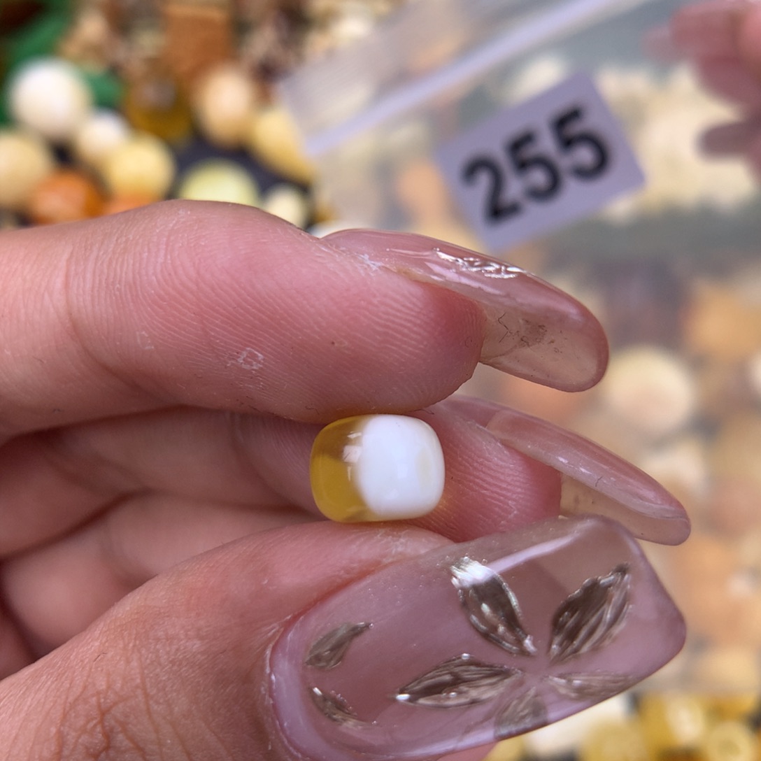 未镶嵌琥珀珠宝奇石8.1