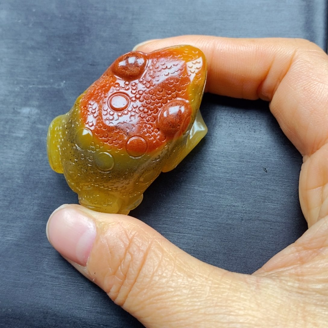 石英质玉（黄龙玉）颈饰未镶嵌