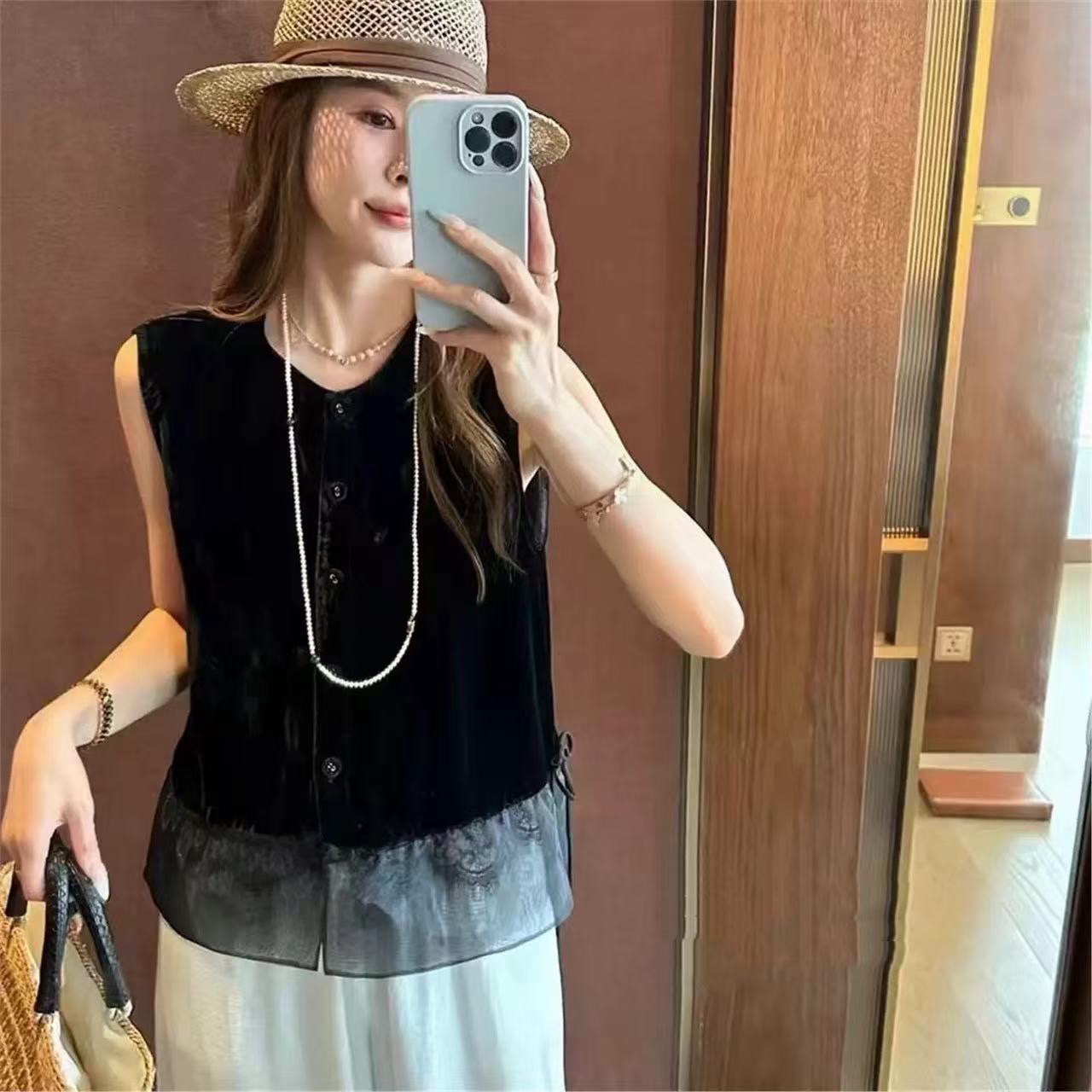 轻奢丝绒网纱拼接新款韩版时尚百搭显瘦圆领无袖女宽松显瘦上衣