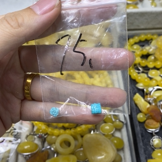 蜜蜡裸石未镶嵌吊坠