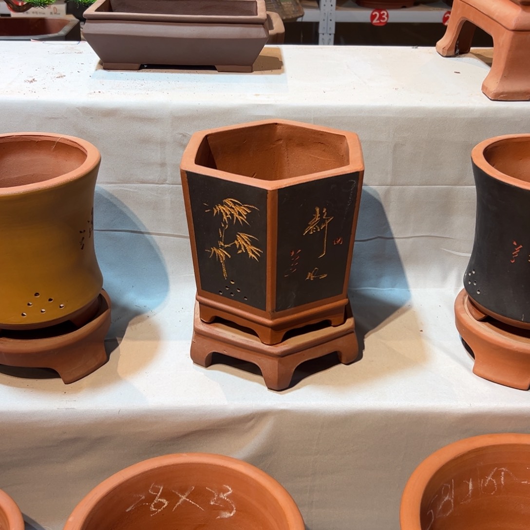 带座六方兰花盆黑色一个