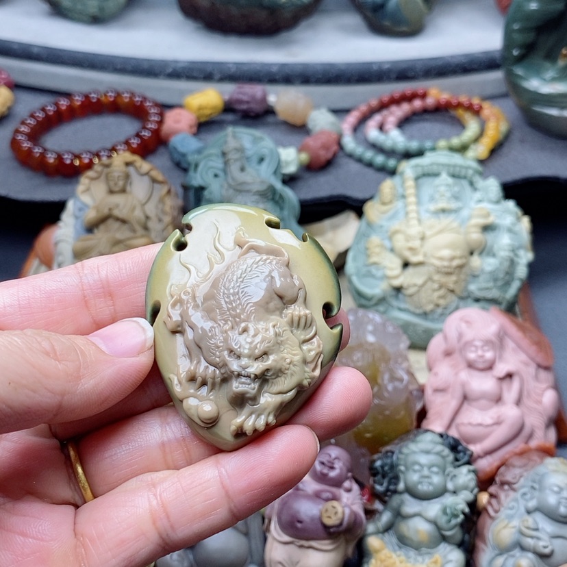 【闪购商品】定制石英质玉吊坠未镶嵌