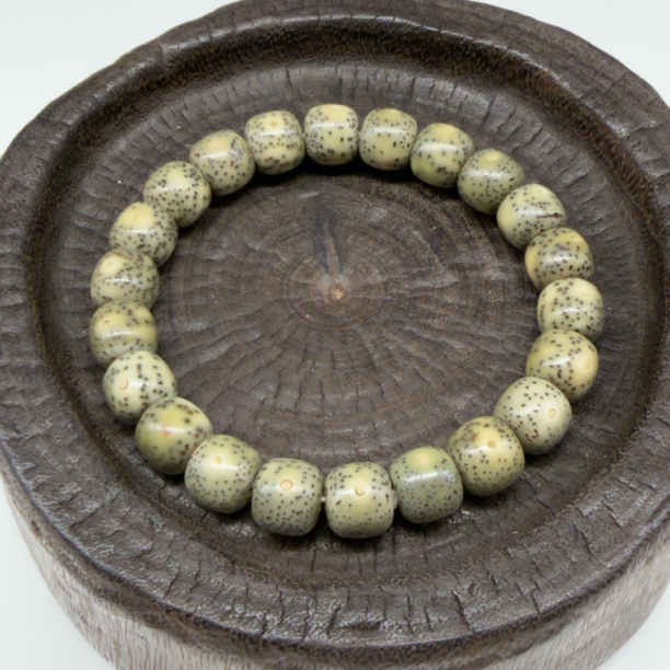 W188星月菩提满绿石玉料老型10mm左右单圈