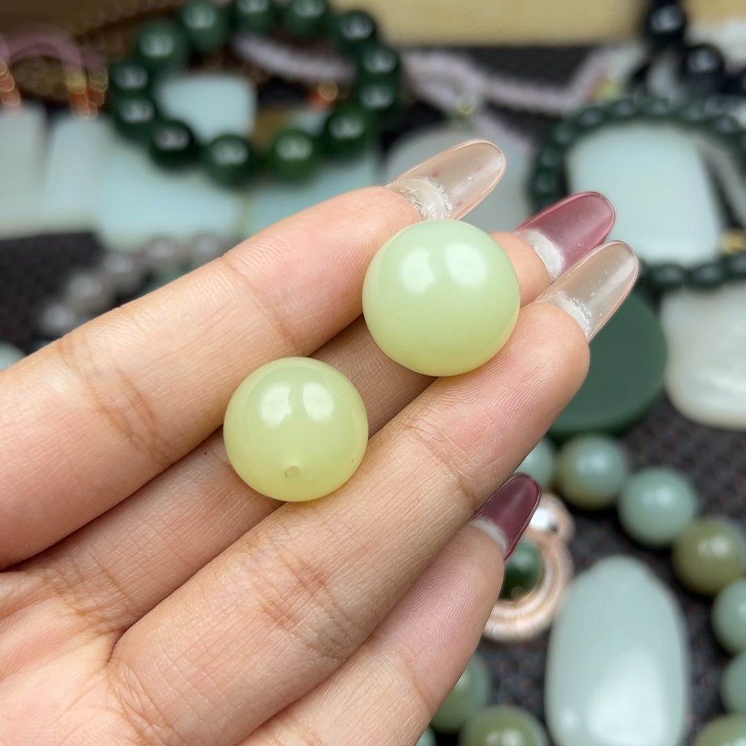 和田玉吊坠未镶嵌布**王