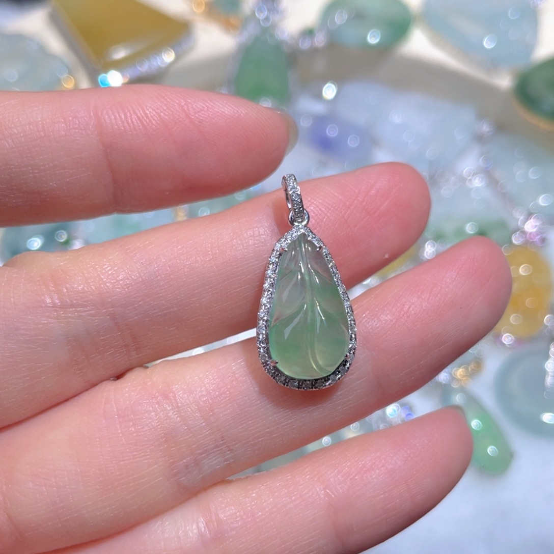 翡翠颈饰18K金镶嵌翡翠