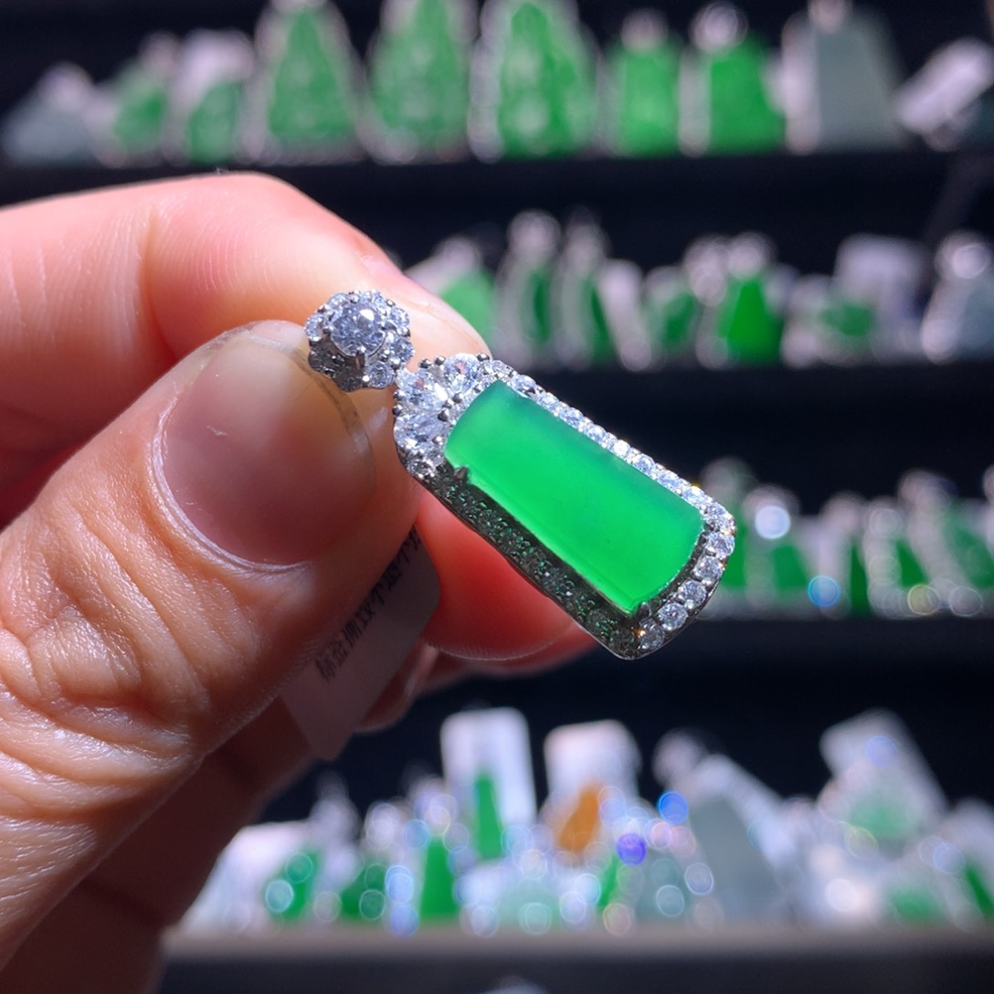 【闪购商品】颈饰银S925镶嵌翡翠天然翡翠