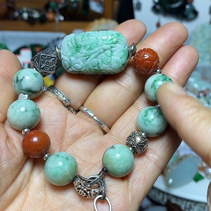 翡翠未镶嵌吊坠(赠链)