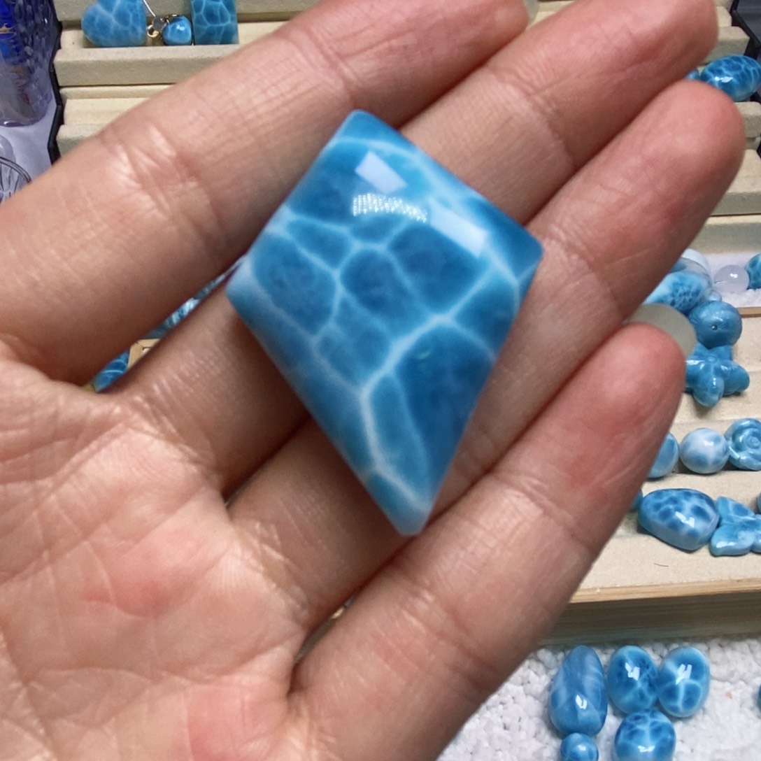 针钠钙石（海纹石）颈饰未镶嵌秀*