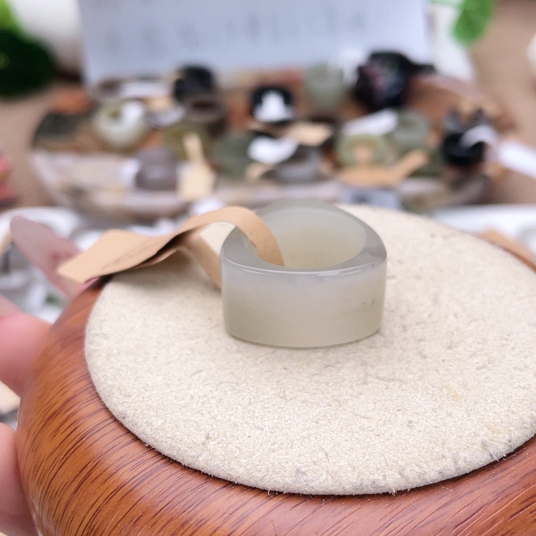 未镶嵌戒指和田玉（糖玉）c119飘紫三角17.7不退货