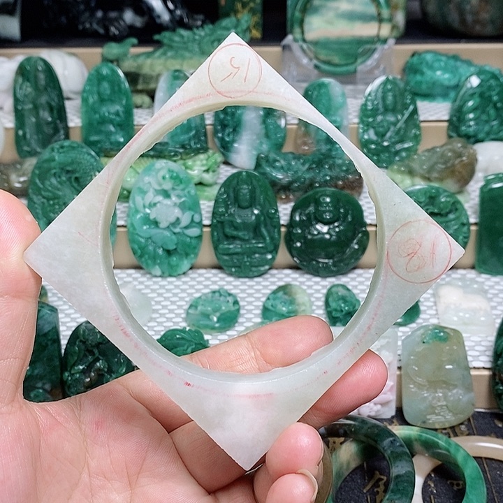 未镶嵌独山玉颈饰