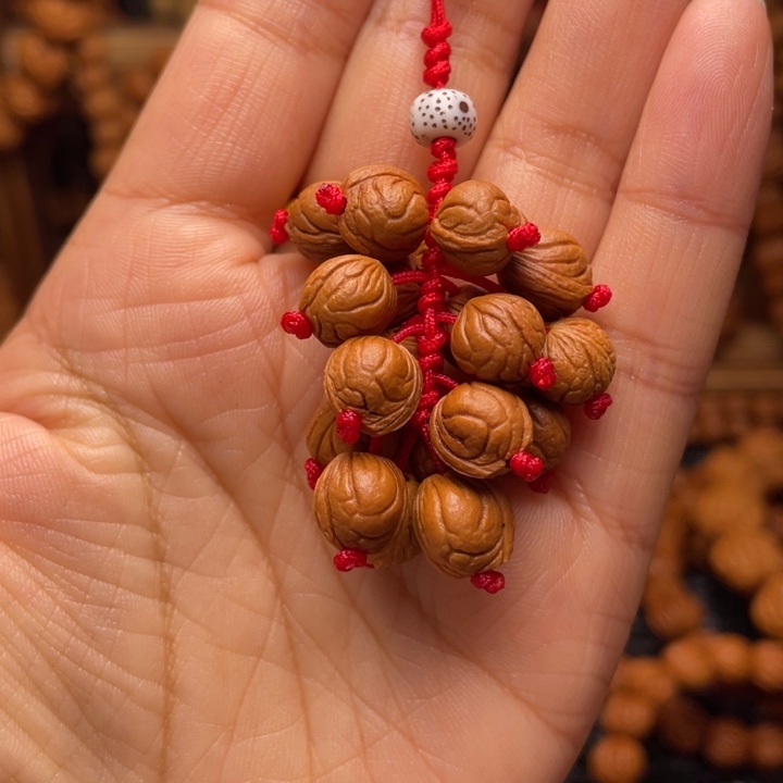 木质类龙纹桃枭挂件