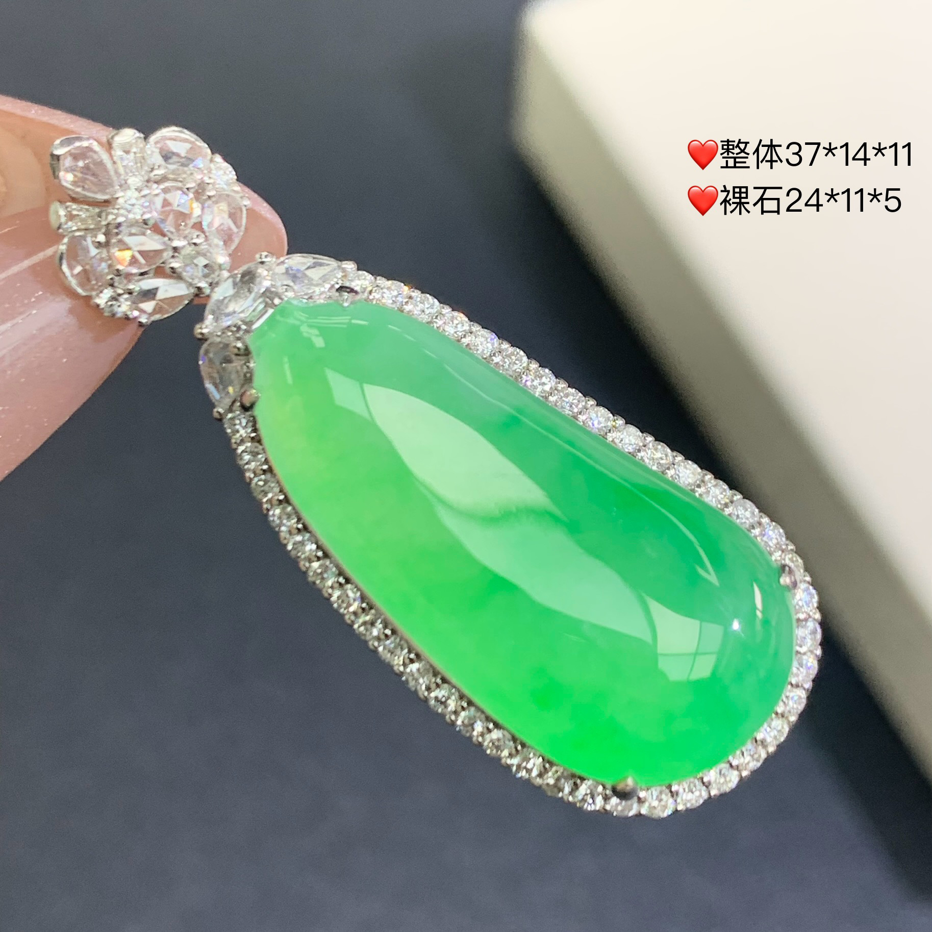 新品推荐·18k金冰种阳绿飘花福瓜缅A翡翠玉石吊坠气质设计款绿色