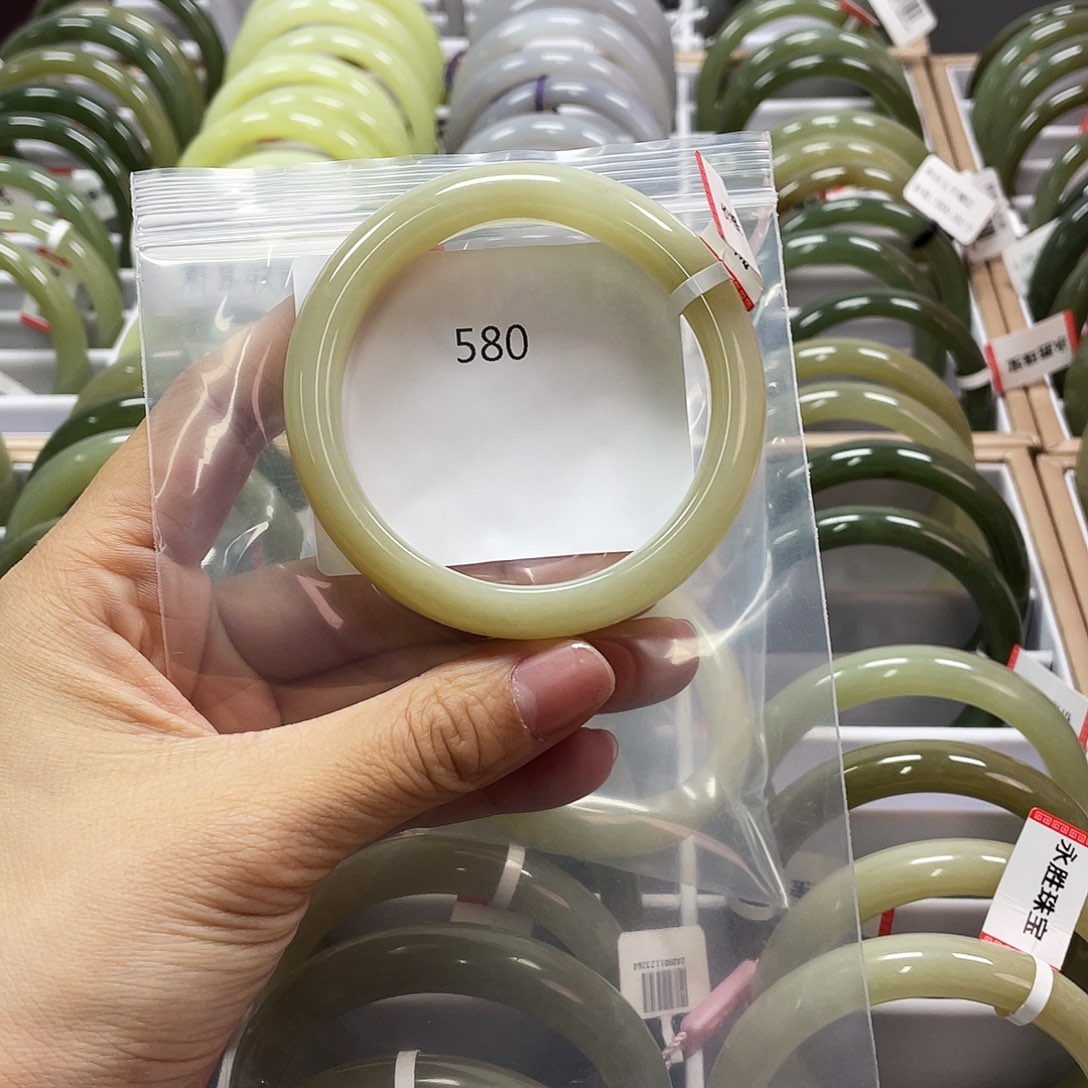 和田玉（糖玉）手镯未镶嵌580圈口56.4