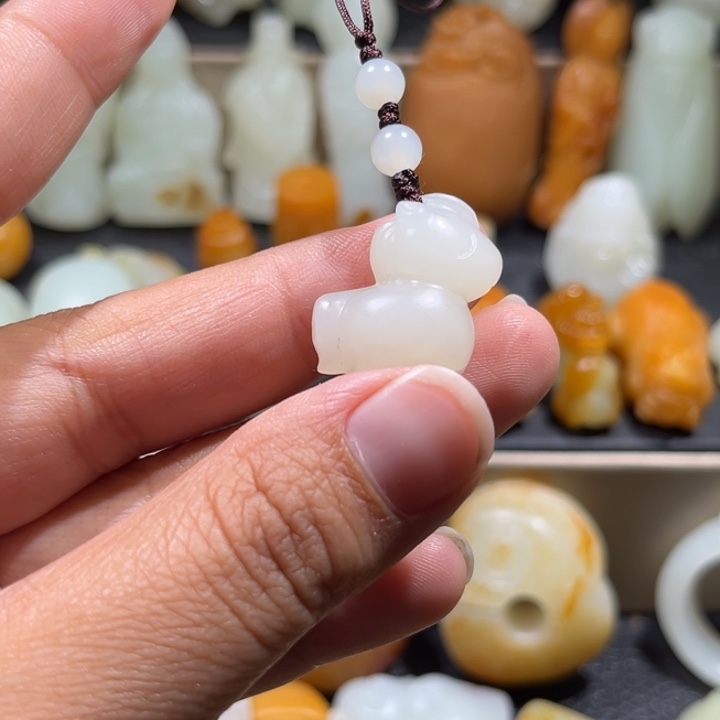 和田玉未镶嵌颈饰