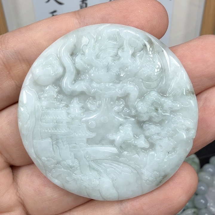 翡翠挂件未镶嵌翡翠