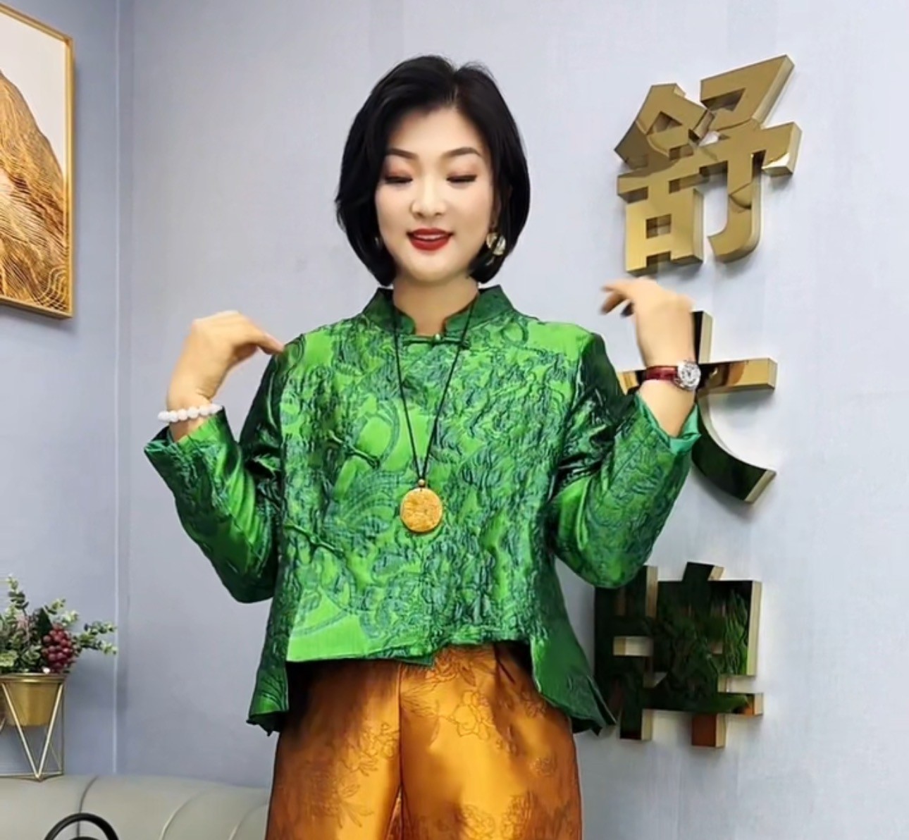 DG8603单排扣立领女新中式包袖短外套提花外套