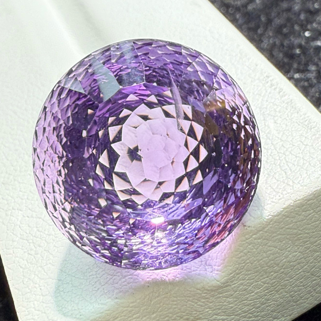 天然极美紫水晶裸石，重量: 26.67ct  规格: 17.7*17.6*15毫米