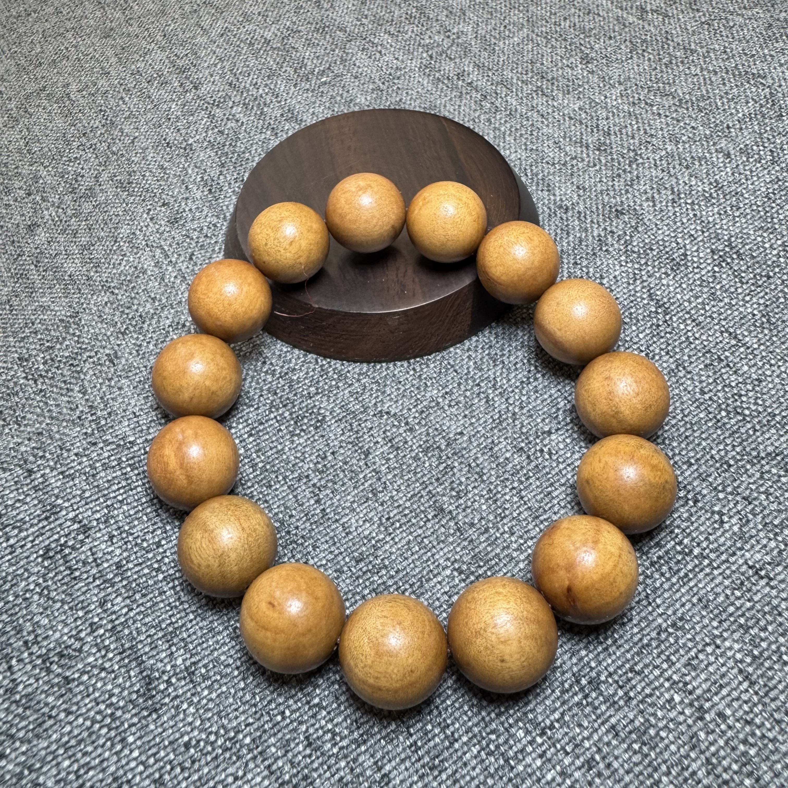 15mm老山檀手串一条