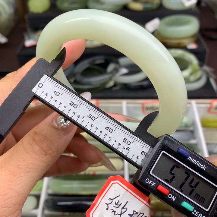 蛇纹石玉未镶嵌手镯1004