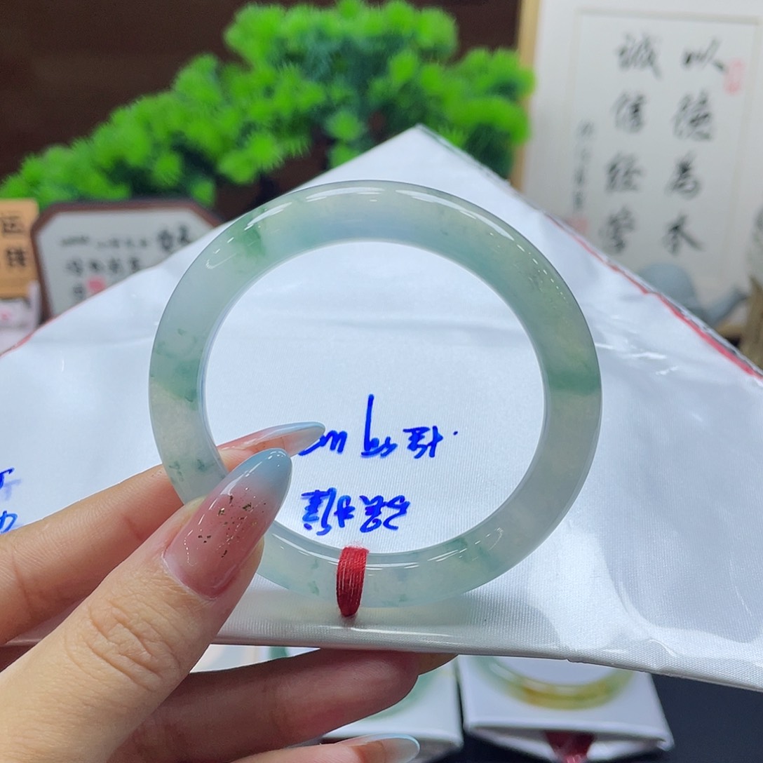 翡翠未镶嵌手镯8 号链接