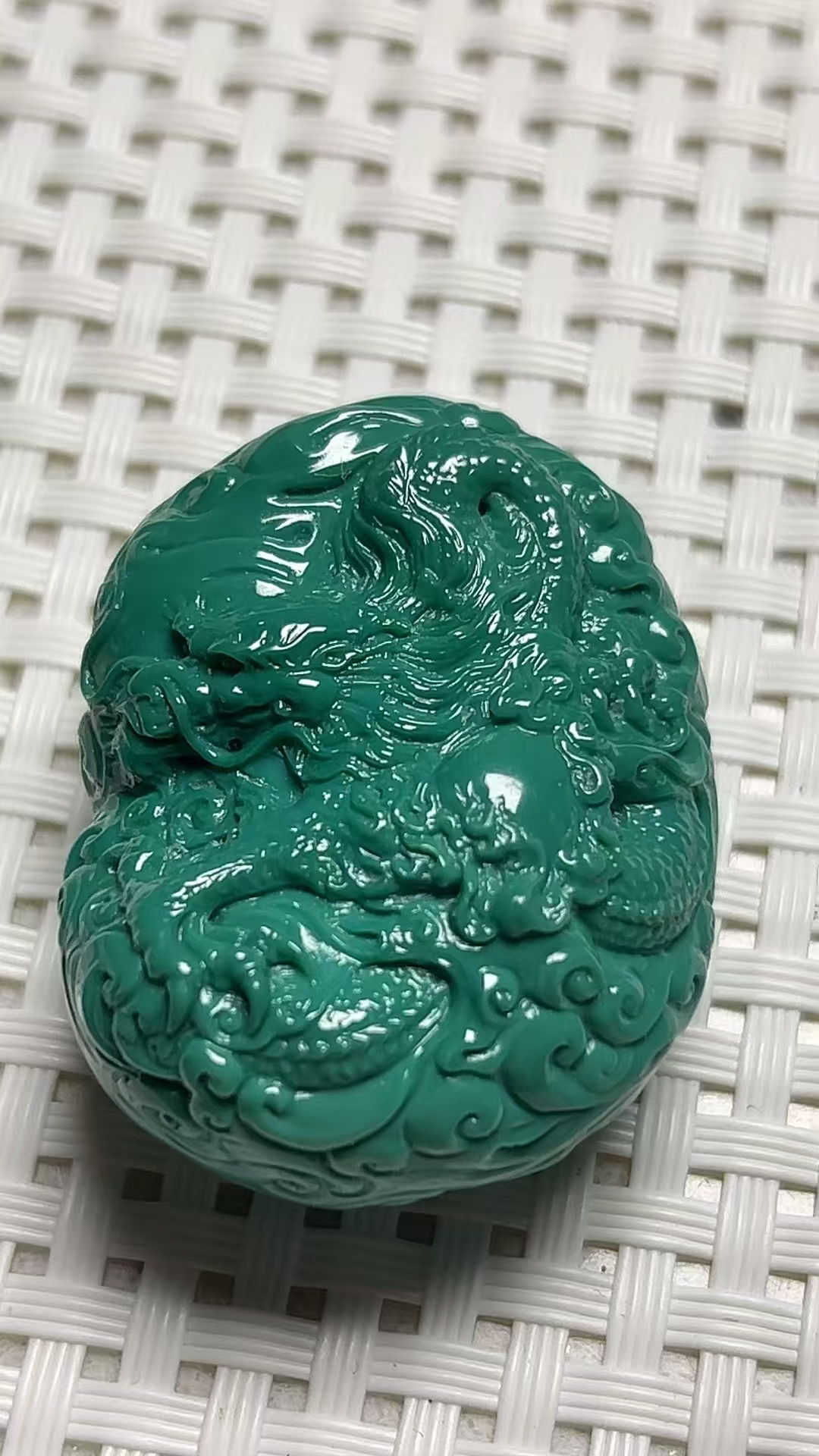 原矿绿松石龙牌吊坠
