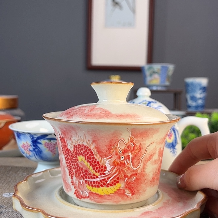 摆件景德镇陶瓷茶杯里