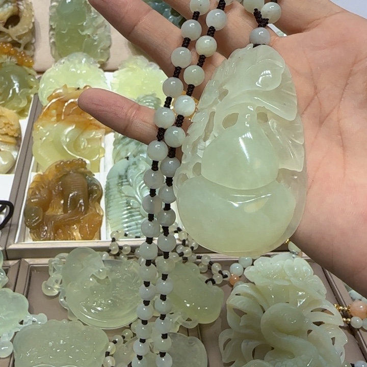 蛇纹石玉吊坠未镶嵌