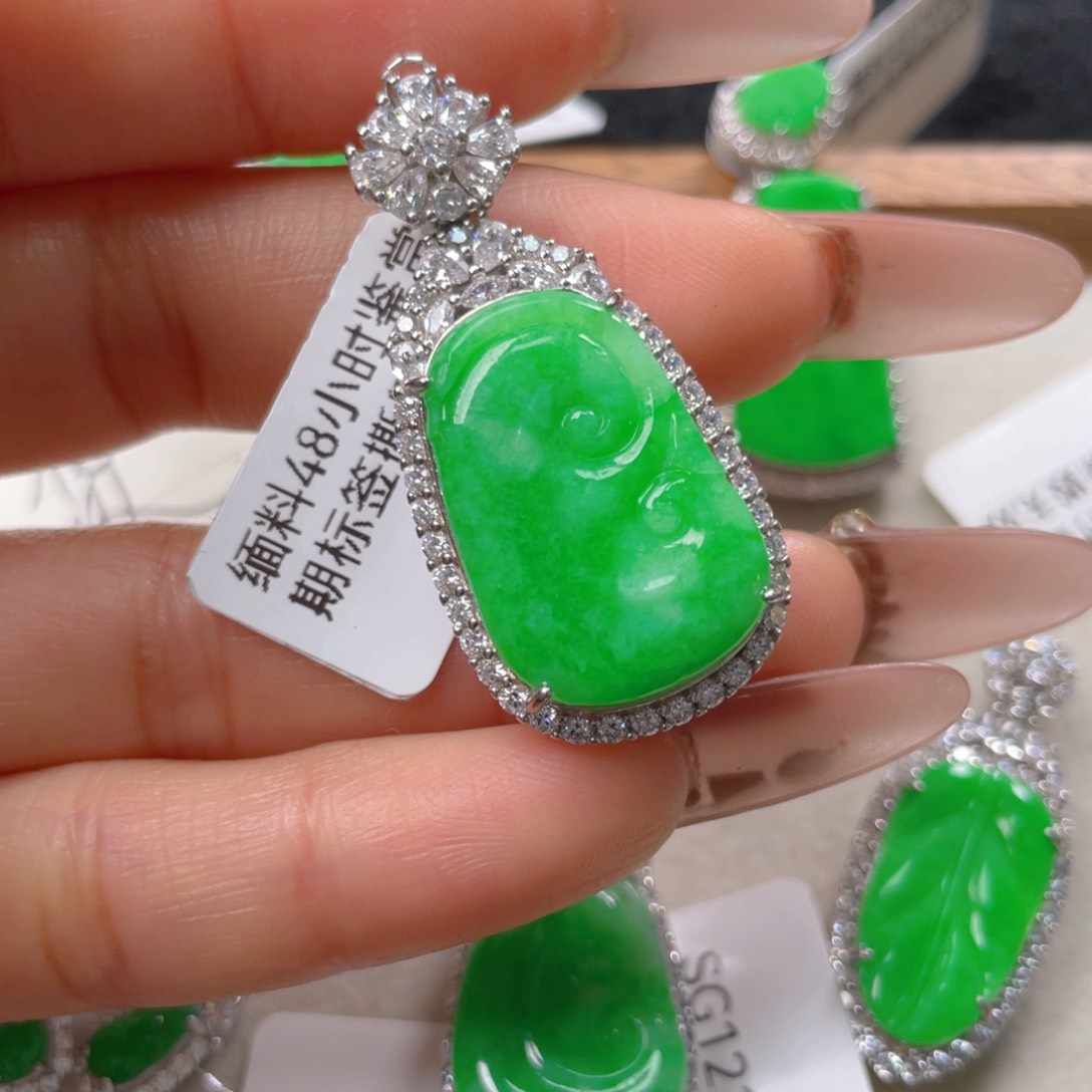 翡翠颈饰银S925镶嵌翡翠