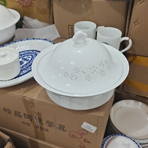 瓷玲珑白色9寸草帽大汤煲一个微瑕疵