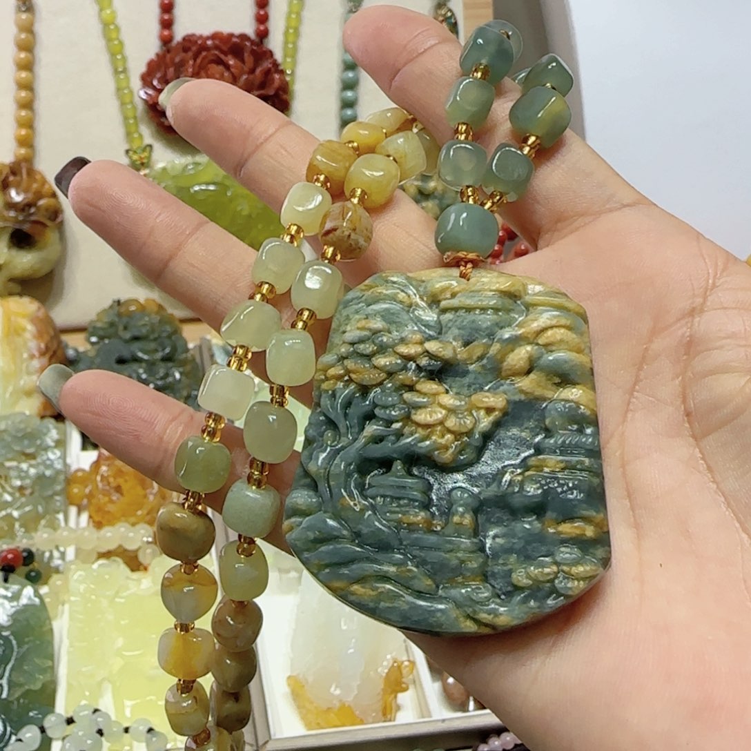 未镶嵌蛇纹石玉吊坠