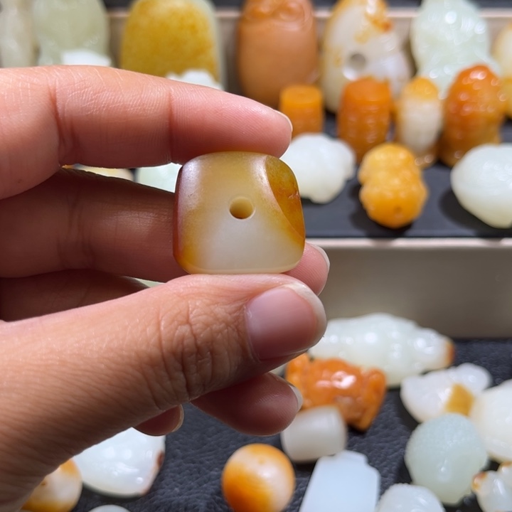 福***泽和田玉未镶嵌颈饰