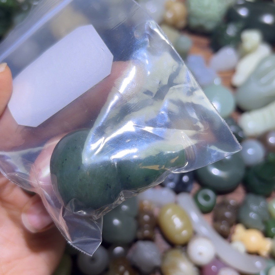 四***草和田玉未镶嵌珠宝半成品