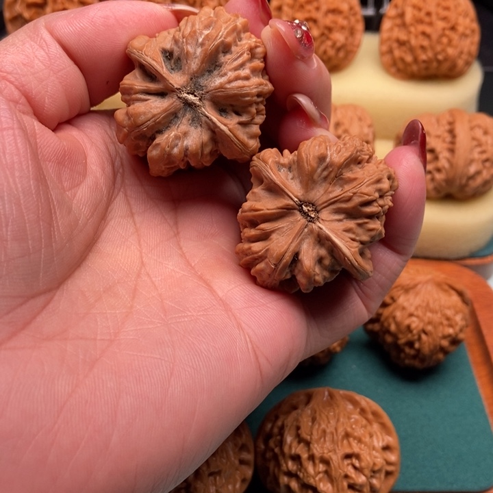 睡***_吊坠桃核赤龙鸡心38全