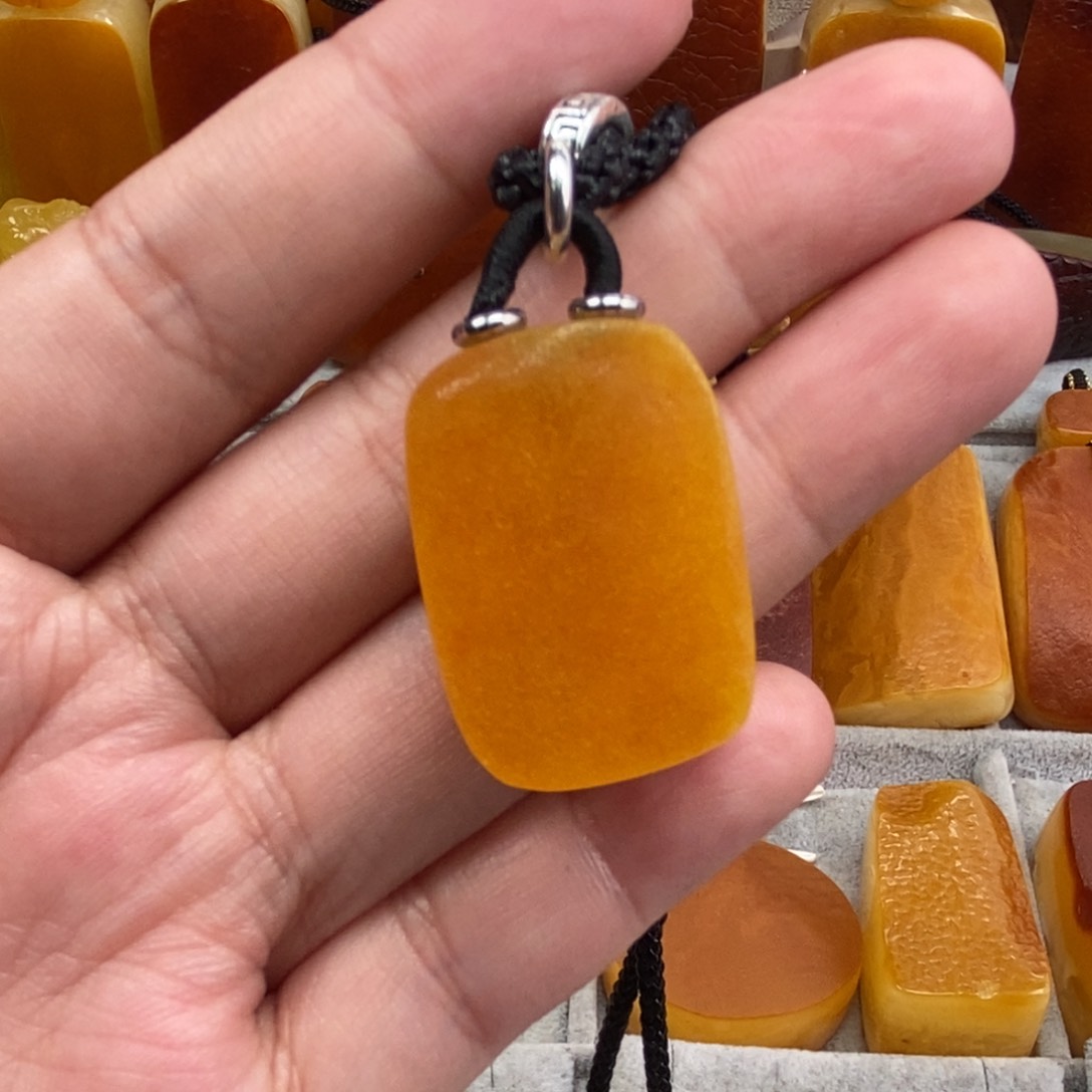 琥珀吊坠(赠链)未镶嵌
